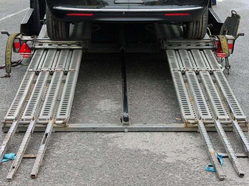 Differenza bisarca, carrellone o pianale ribassato: quale mezzo serve per il trasporto?